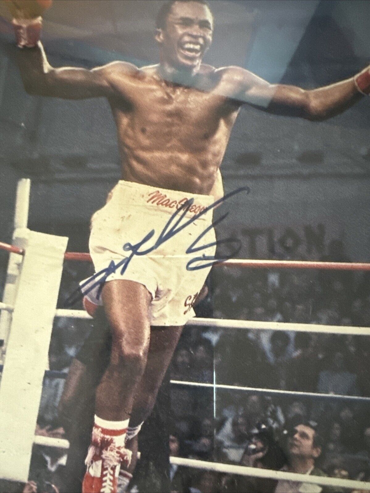 Autographed 11x14 Photo Of Sugar Ray Leonard’s 1987 Defeat Of Anthony Hagler