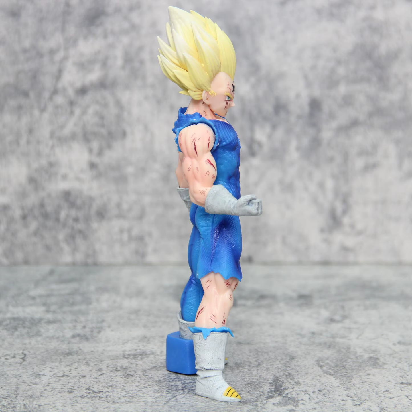 Dragon Ball Z Super Saiyan Prince Vegeta Figure Handpiece Magical Standing Postu