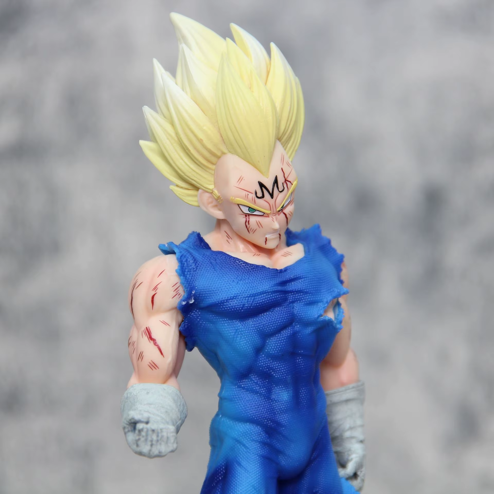 Dragon Ball Z Super Saiyan Prince Vegeta Figure Handpiece Magical Standing Postu