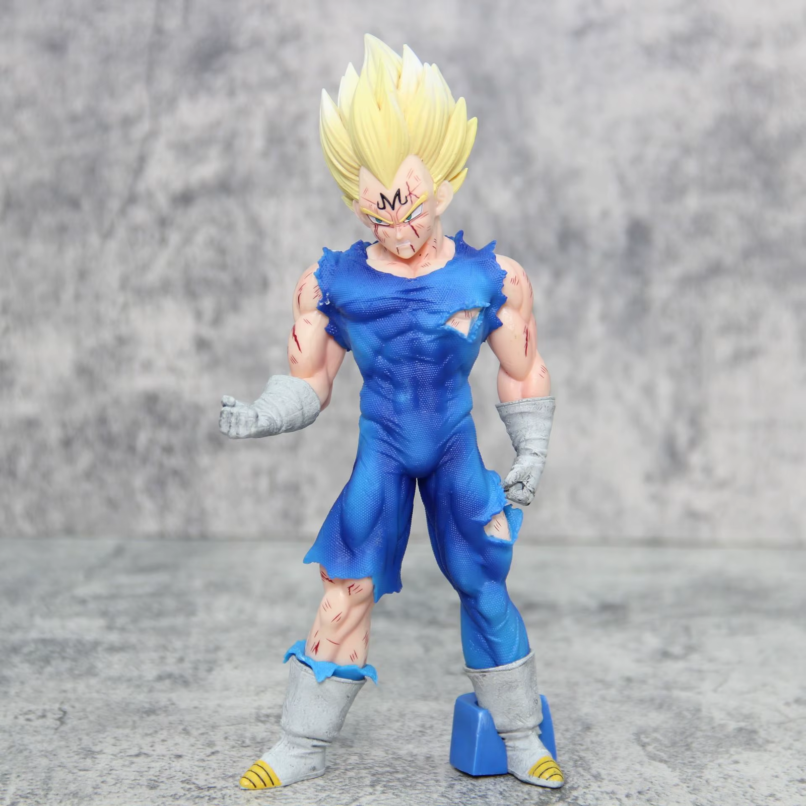 Dragon Ball Z Super Saiyan Prince Vegeta Figure Handpiece Magical Standing Postu