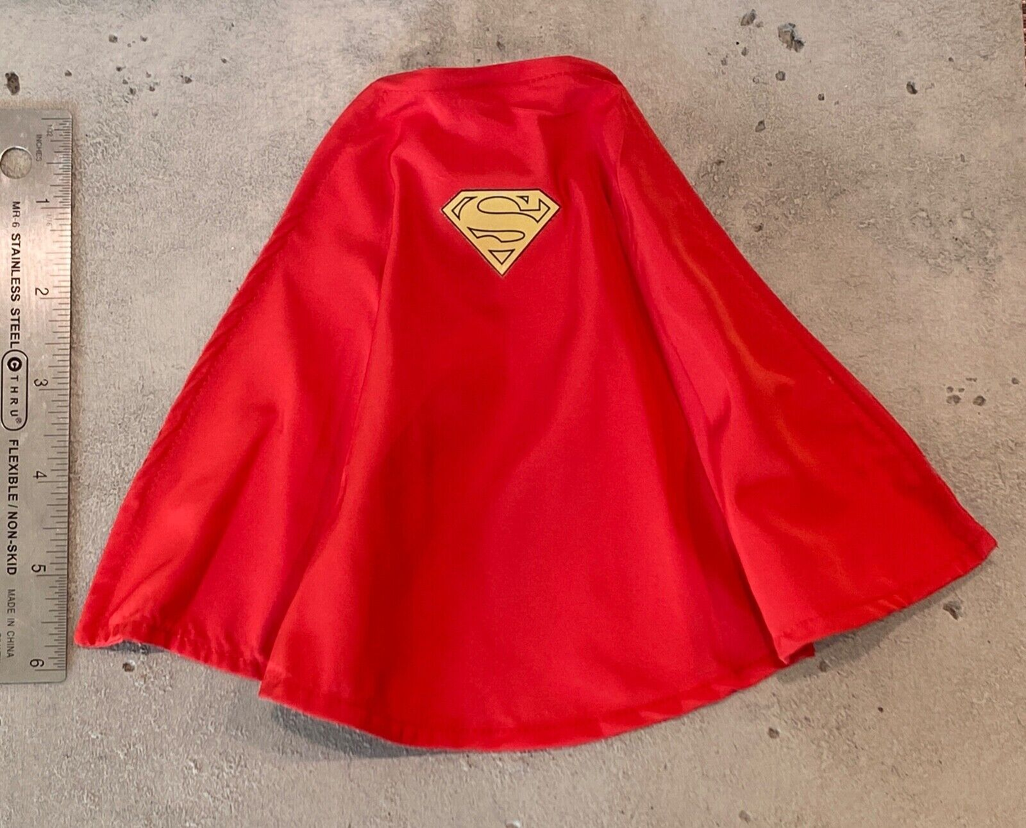 SU-MF-C-SUP3: 1/12 Red Wired Cape with Logo for Mcfarlane Hush Superman