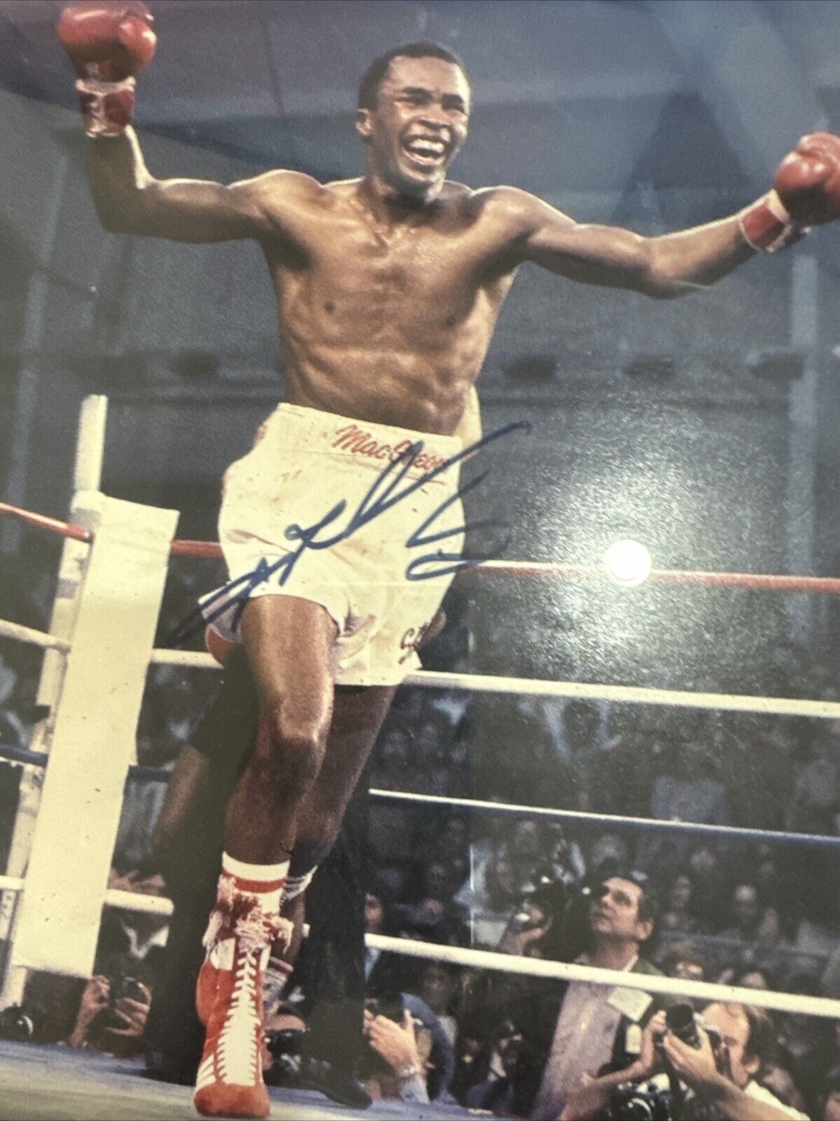 Autographed 11x14 Photo Of Sugar Ray Leonard’s 1987 Defeat Of Anthony Hagler