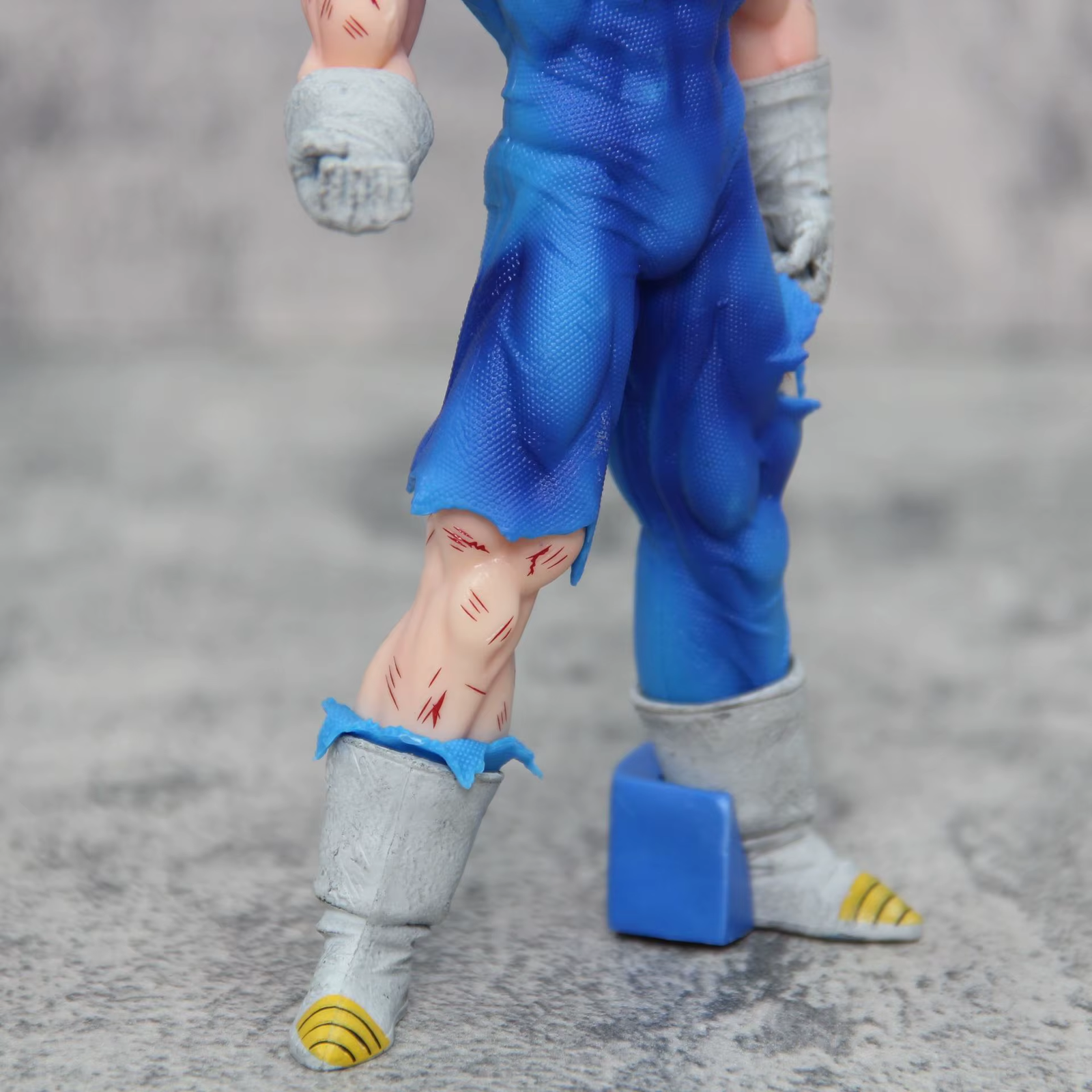 Dragon Ball Z Super Saiyan Prince Vegeta Figure Handpiece Magical Standing Postu